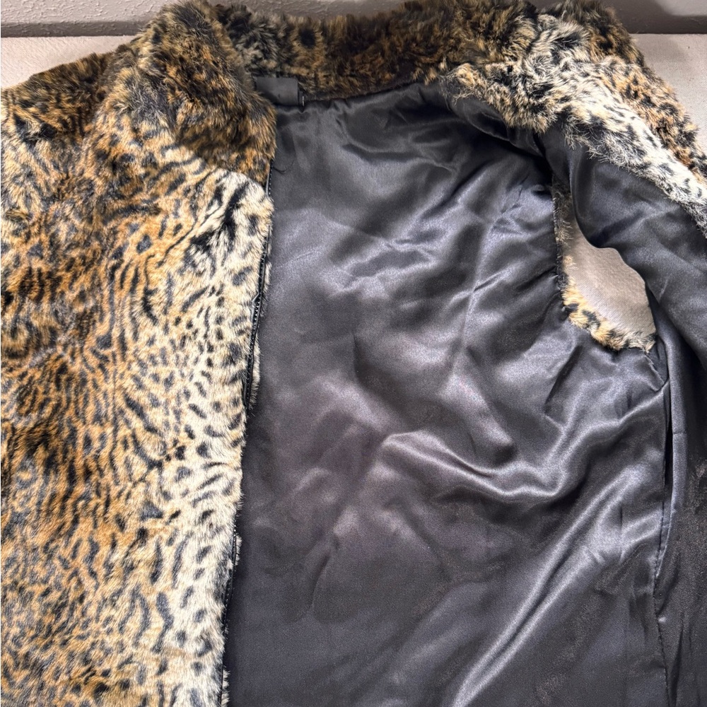 Cejon Faux Fur Leopard Vest - Picture 7 of 13